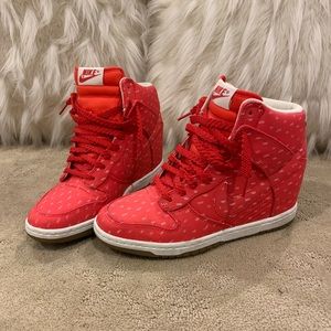 Nike women’s ski hi with wedge